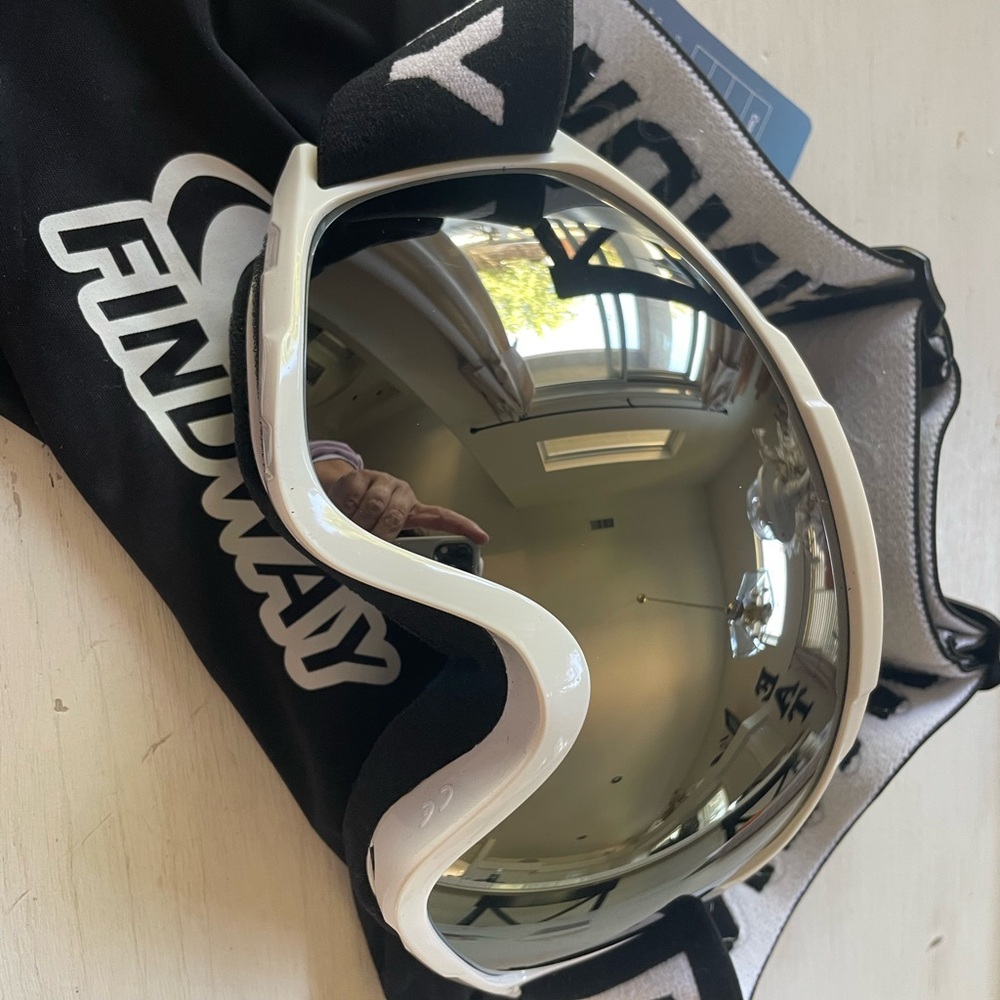 Findway Adult One Size Anti-Fog 100% UV Protection Wide View OTG Ski Goggles NWT